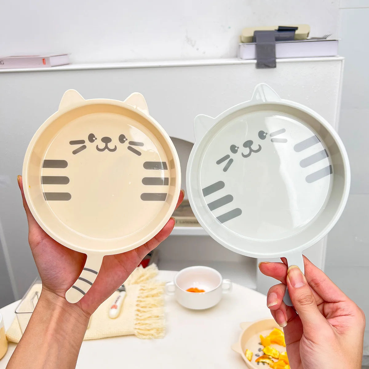 Cute Cat Shaped Reusable Plastic Plates - Fun Fruit Dessert Set