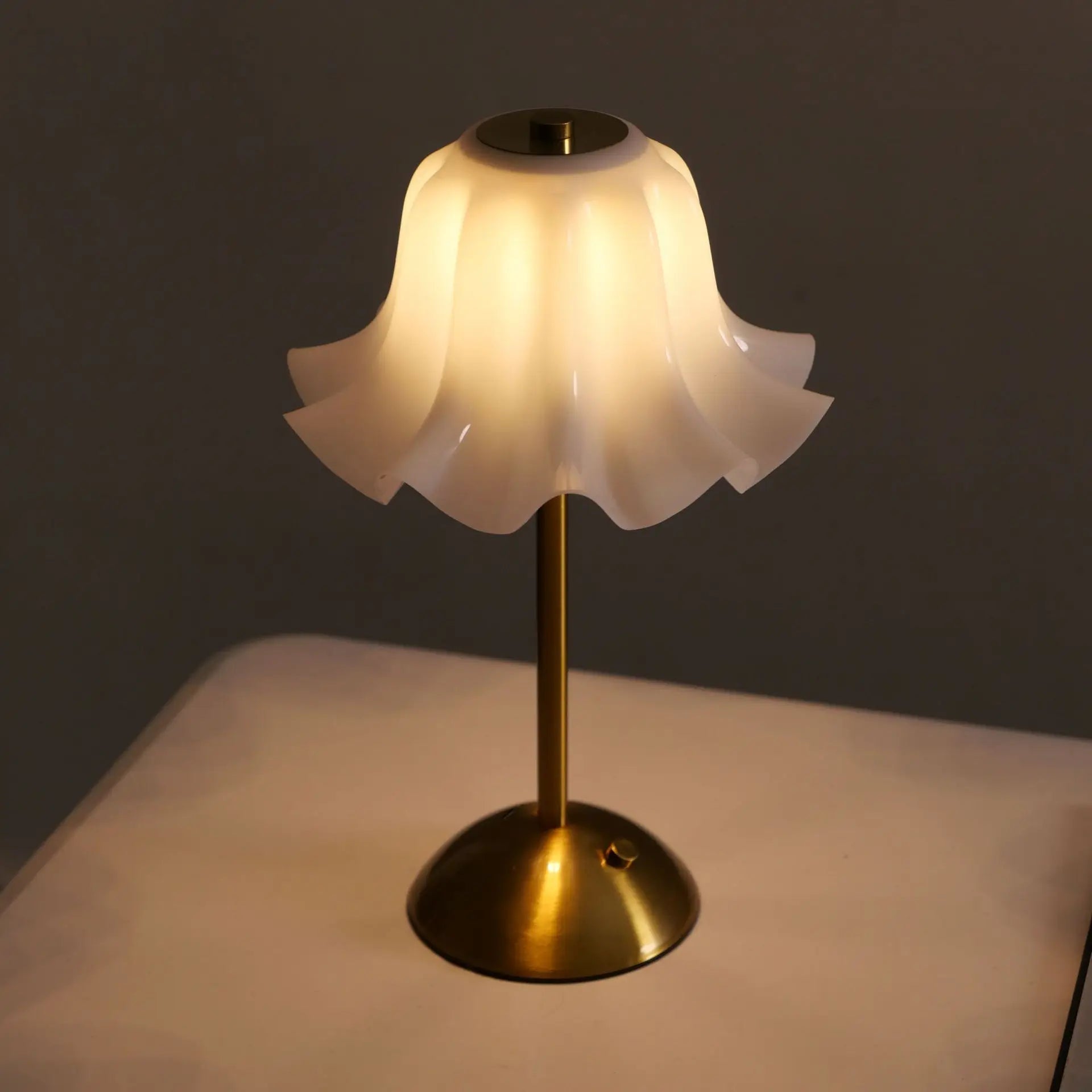 Modern Minimalist Flower Bud LED Table Lamp - Stylish Home Decor