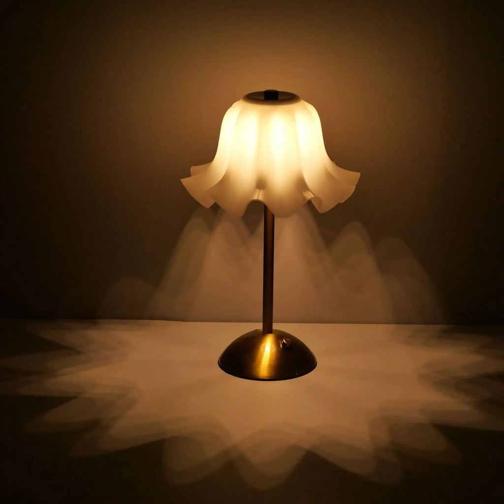 Modern Minimalist Flower Bud LED Table Lamp - Stylish Home Decor