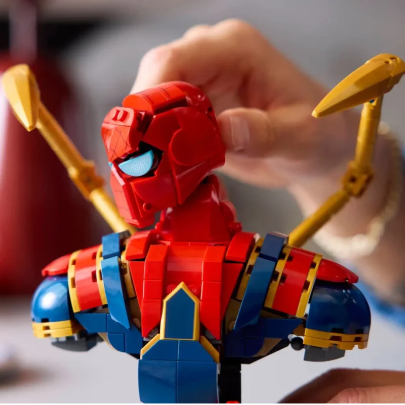 379-Piece Superhero Robot Spider Bust Building Blocks Set - Fun Gift