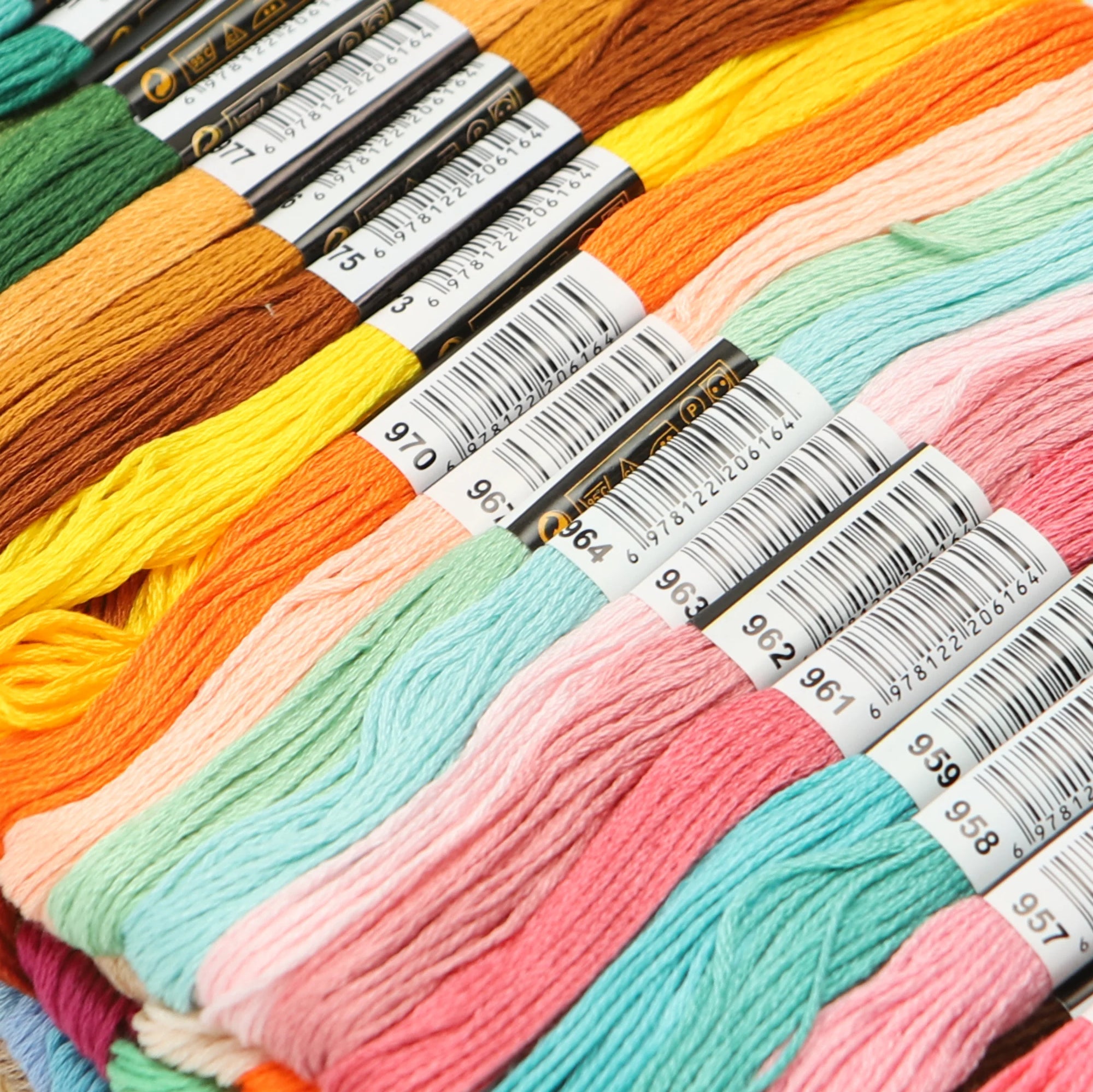 447-Piece Embroidery Floss Set – Vibrant Colors for Crafts & Sewing