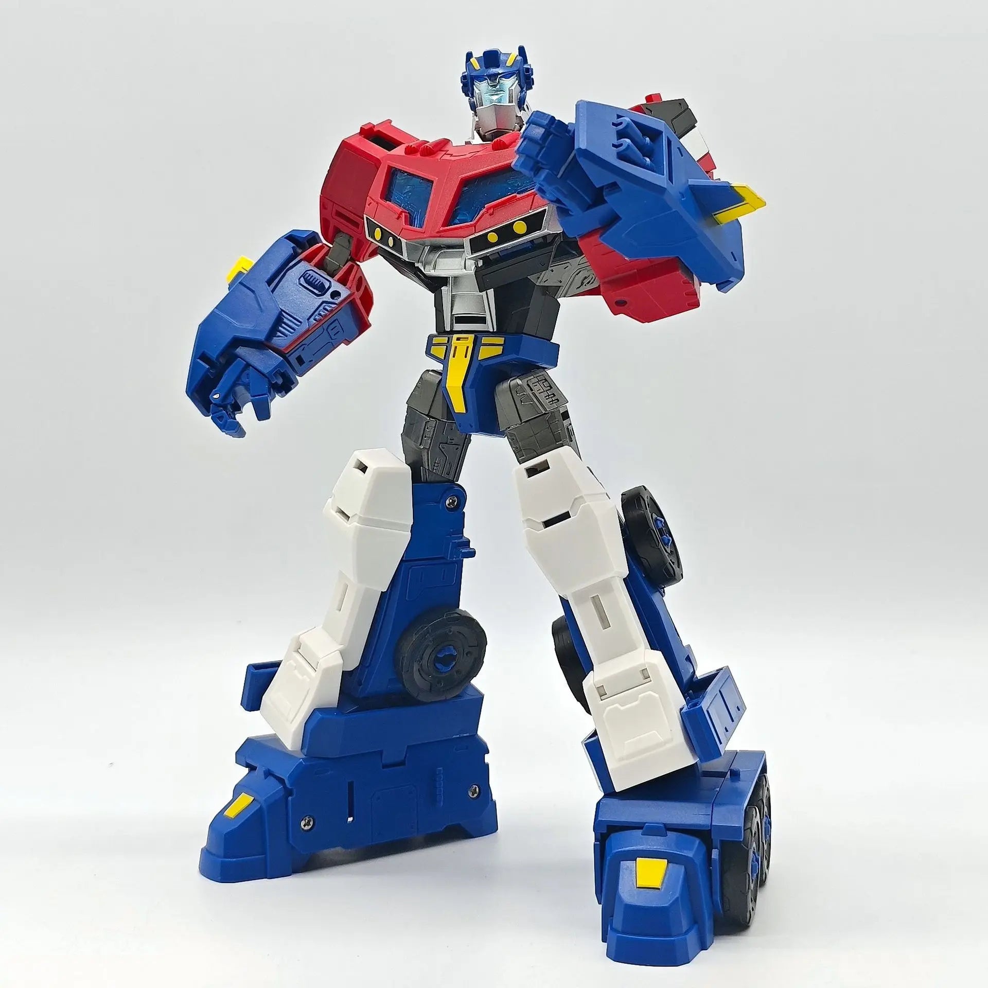 BAIWEI TW-1036: Animated Fire Truck Transforming Action Figure Toy
