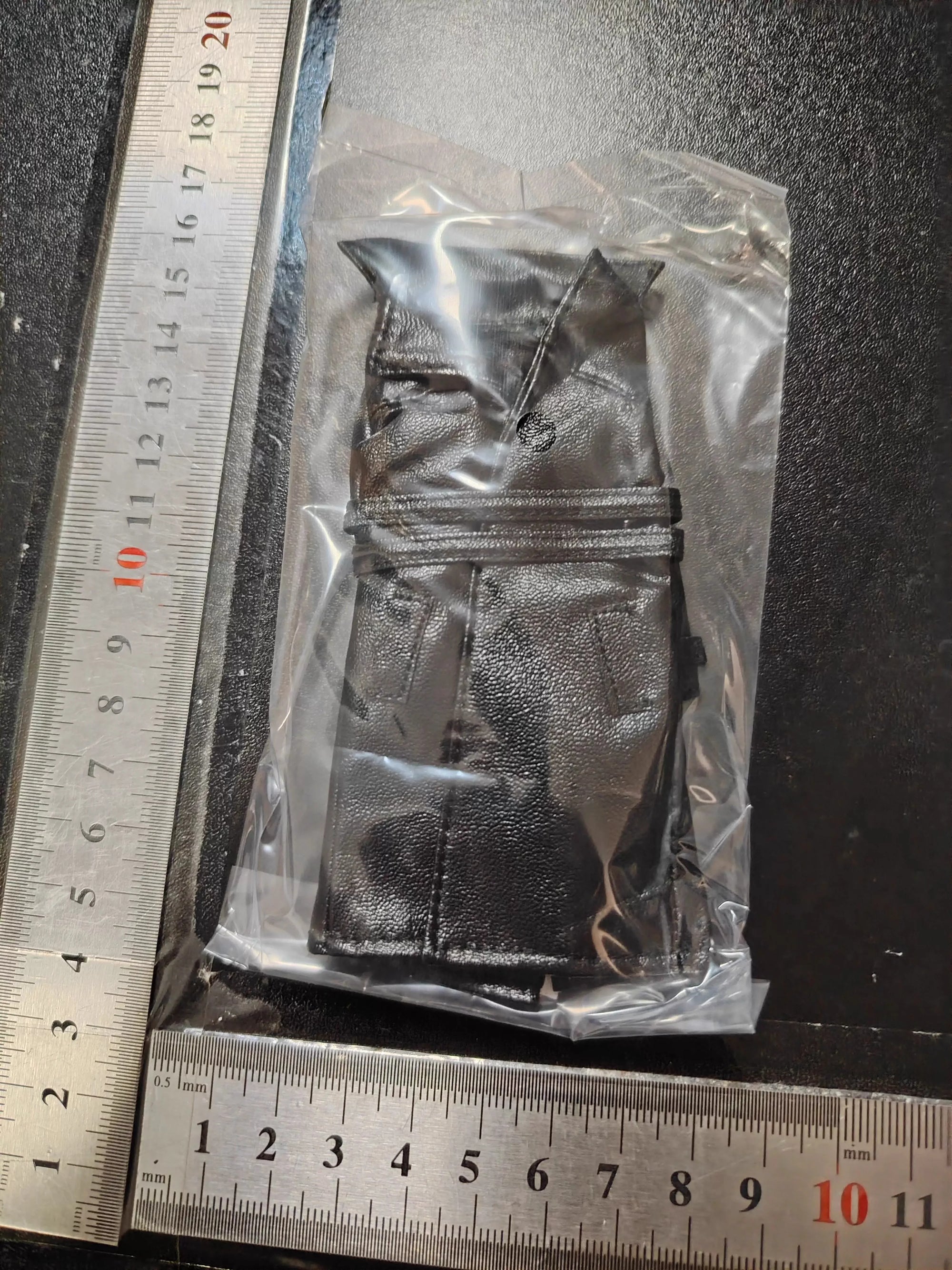 Deluxe Mezco ONE:12 Major Toht Action Figure Set - Raiders of the Lost Ark