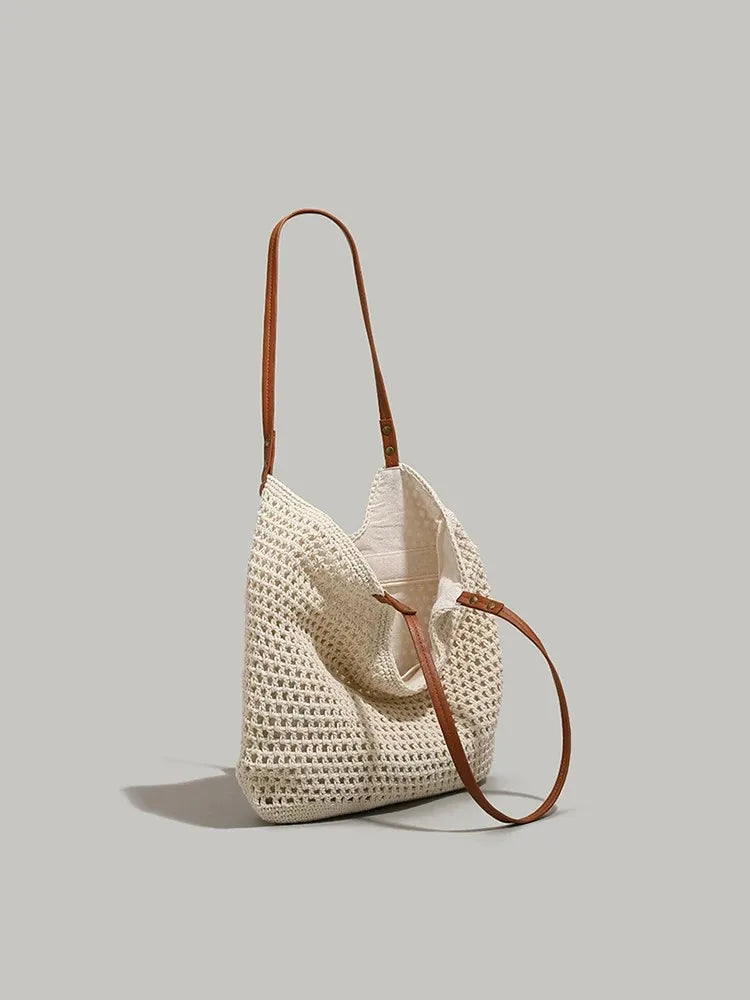Stylish Women's Large Capacity Woven Tote Bag for Summer Travel