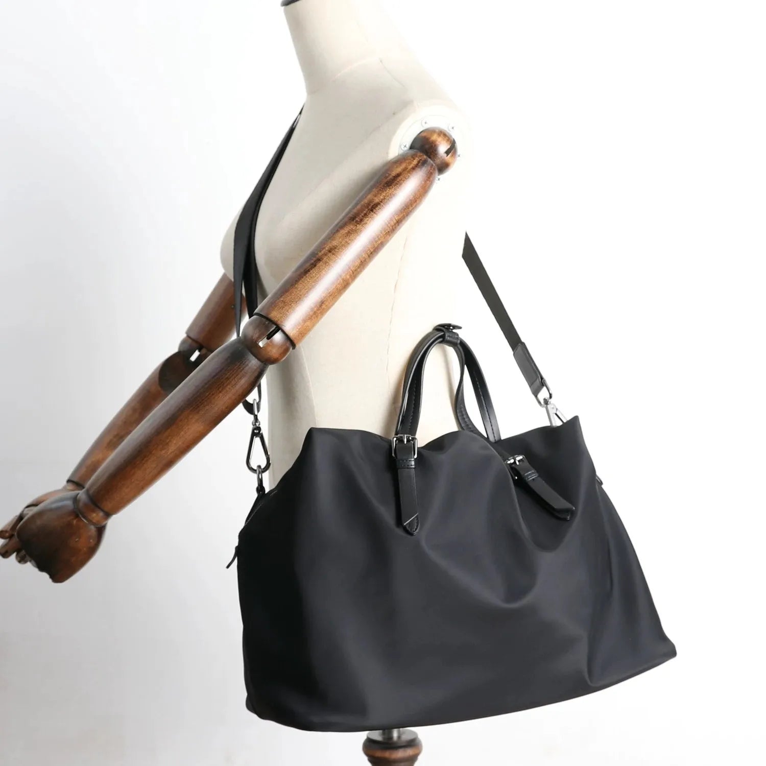 Stylish Nylon Duffel Bag 20-25L – Water Resistant & Versatile Travel Tote
