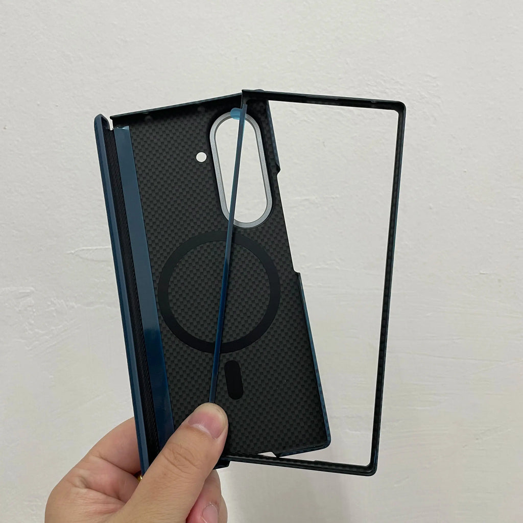 Sleek Ultra-Thin Magnetic Hinge Case for Galaxy Z Fold 7 - Carbon Fiber