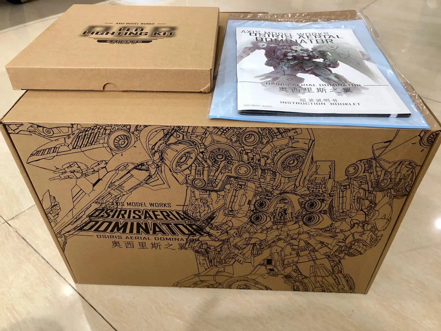 Kshatriya 1/100 Scale Model Kit with Luminous Lamp - Action Figure