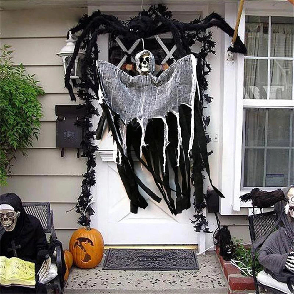 Spookhuis Halloween Skull Hanger | Creepy Indoor & Outdoor Decor