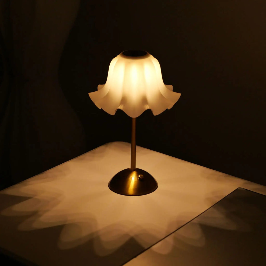 Modern Minimalist Flower Bud LED Table Lamp - Stylish Home Decor
