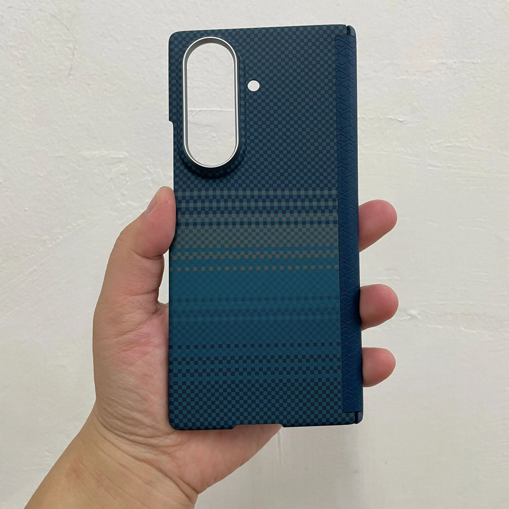 Sleek Ultra-Thin Magnetic Hinge Case for Galaxy Z Fold 7 - Carbon Fiber
