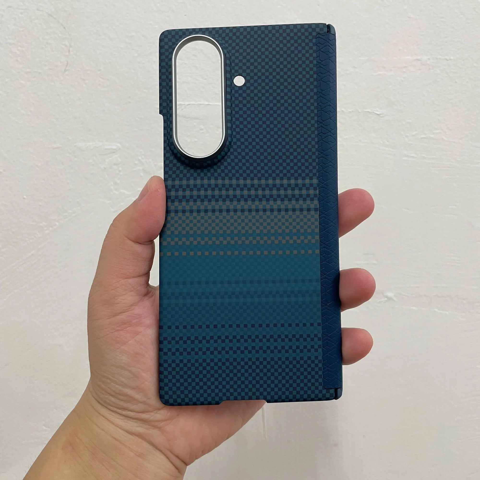 Sleek Ultra-Thin Magnetic Hinge Case for Galaxy Z Fold 7 - Carbon Fiber