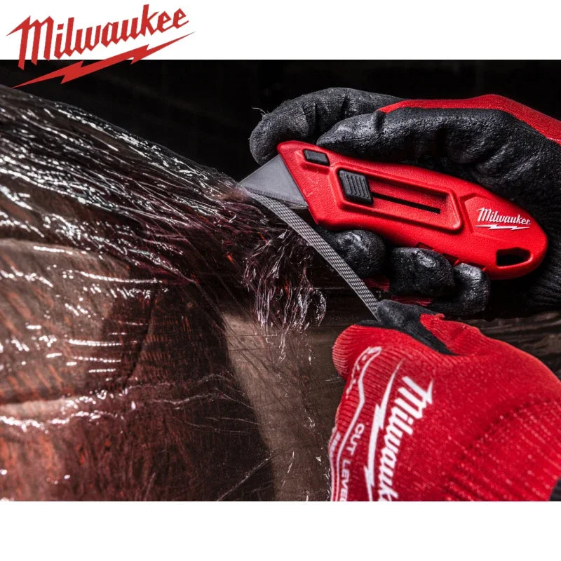 Milwaukee Compact Utility Knife - Versatile & Durable Cutting Tool