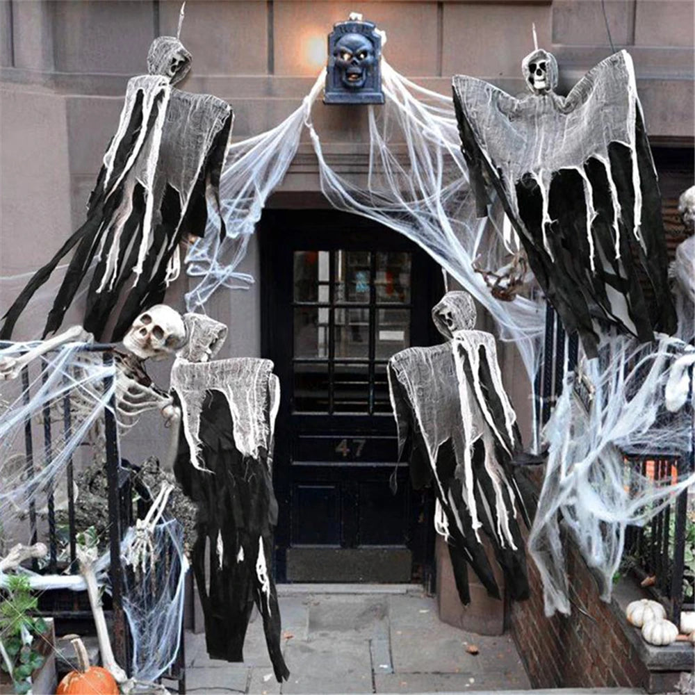 Spookhuis Halloween Skull Hanger | Creepy Indoor & Outdoor Decor