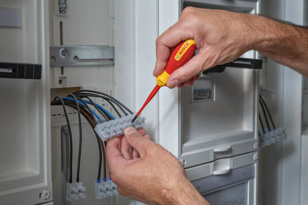 Bosch Professional VDE Flathead Screwdriver for Safe and Accurate Use