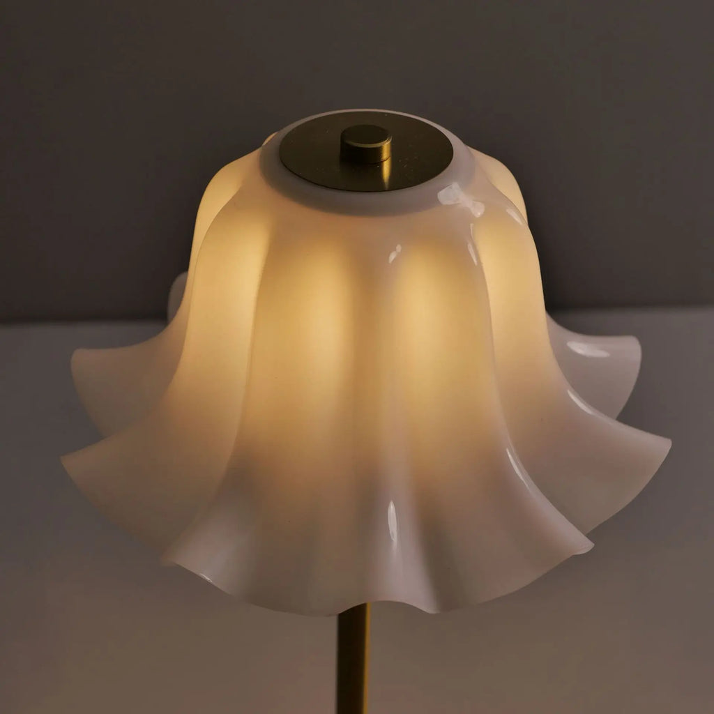 Modern Minimalist Flower Bud LED Table Lamp - Stylish Home Decor