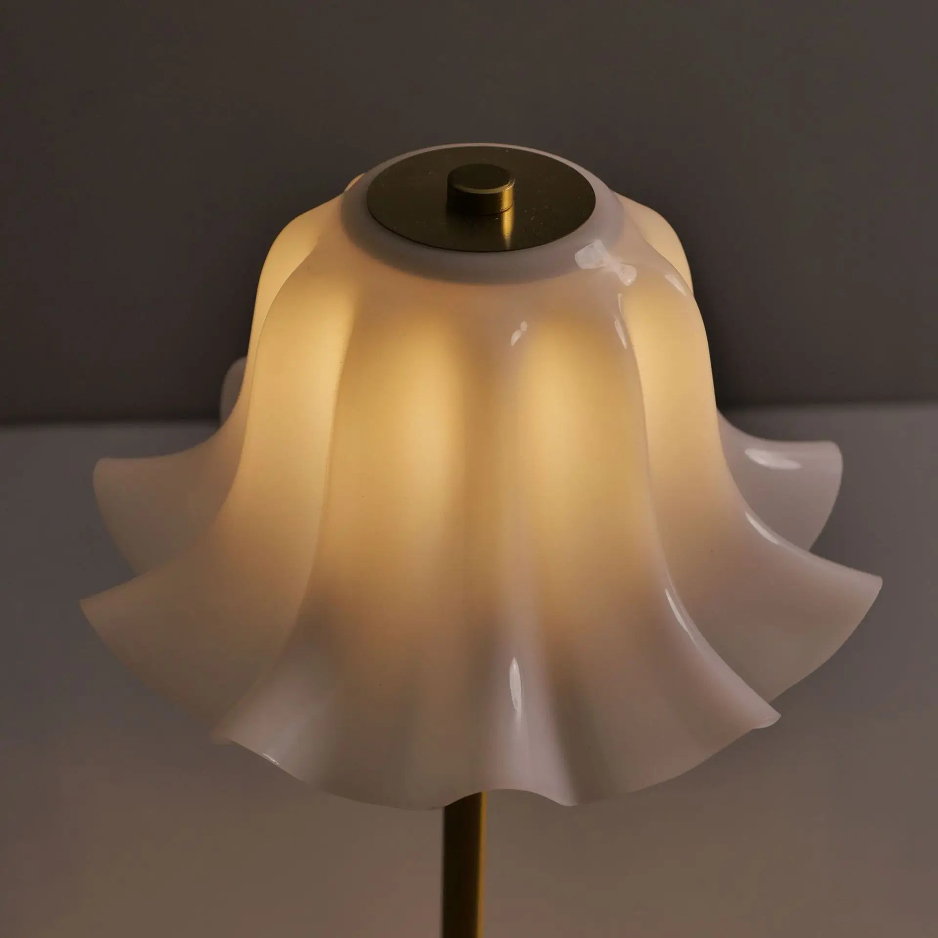 Modern Minimalist Flower Bud LED Table Lamp - Stylish Home Decor