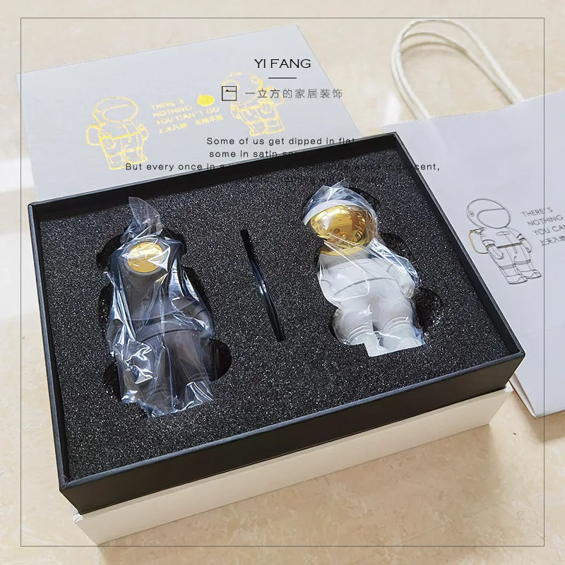 Creative Resin Astronaut Sculpture - Unique Space-Themed Decor