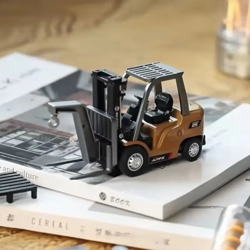 1/64 Remote-Controlled Alloy Forklift - Fun Tabletop Engineering Toy