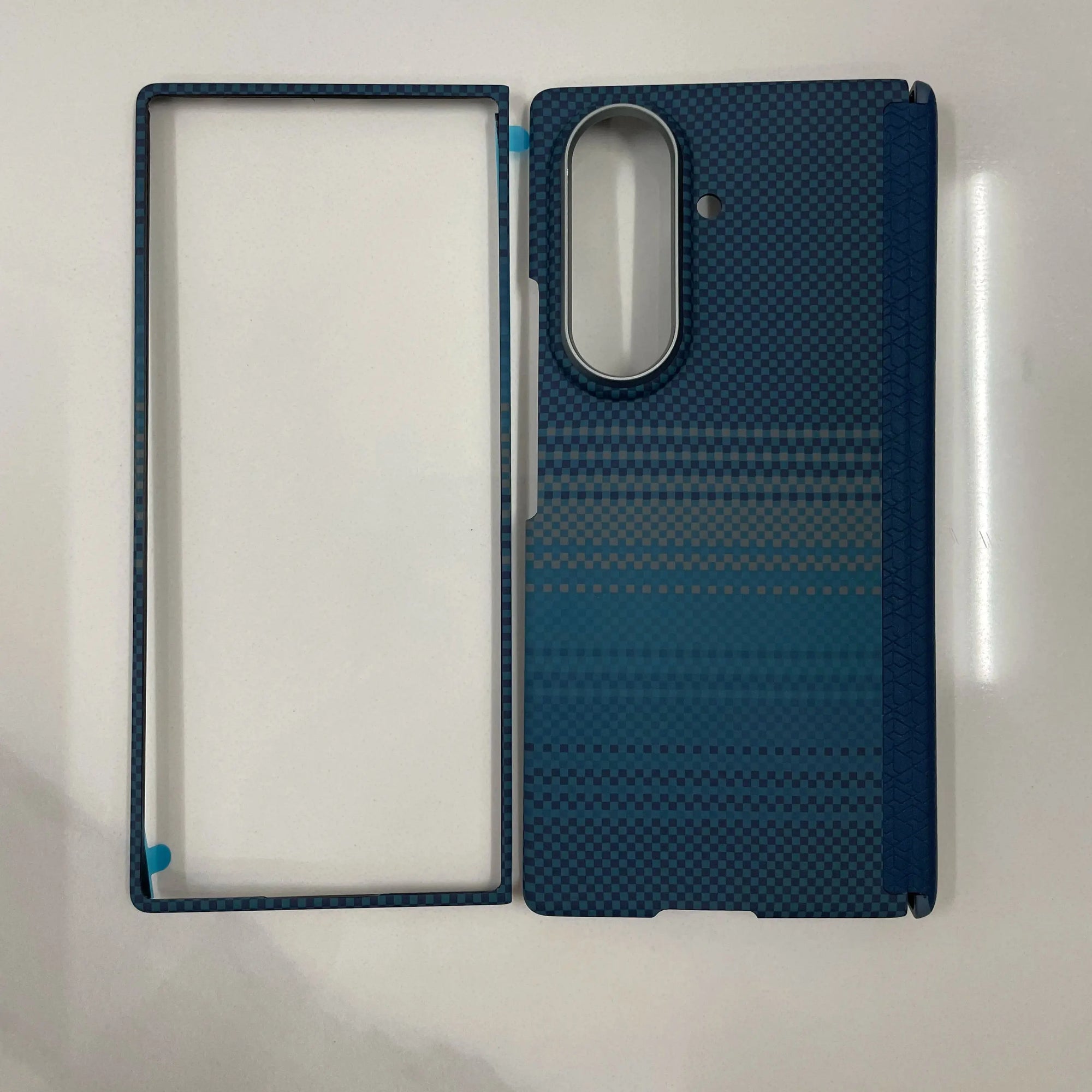Sleek Ultra-Thin Magnetic Hinge Case for Galaxy Z Fold 7 - Carbon Fiber