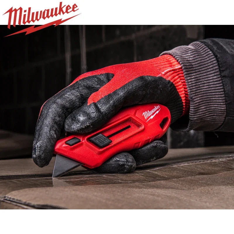 Milwaukee Compact Utility Knife - Versatile & Durable Cutting Tool