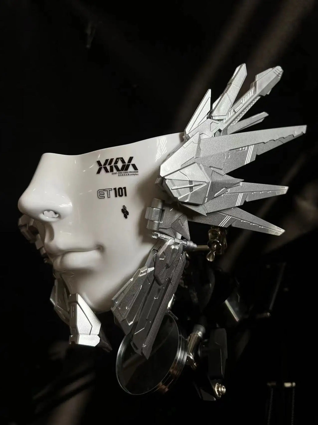 3D Half-Face Mask with Wings - Unique Concert & Costume Accessory