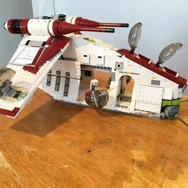 1228Pcs Republic Dropship Building Set | Space Ship Model Kit