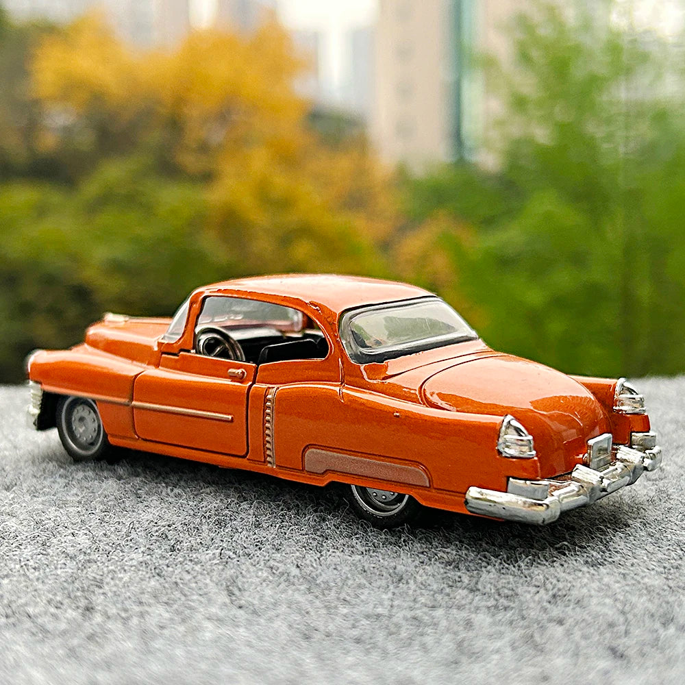 1:32 Diecast Cadillac Vintage Car Model - Classic Pull Back Vehicle