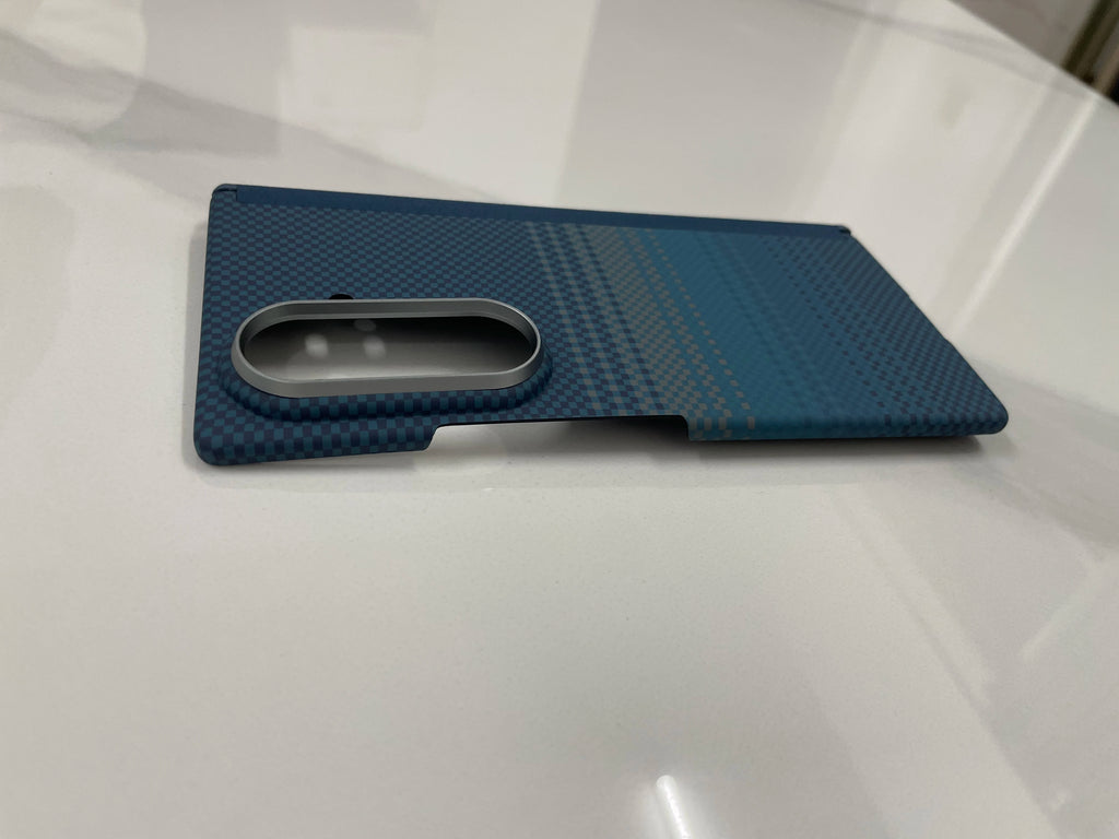 Sleek Ultra-Thin Magnetic Hinge Case for Galaxy Z Fold 7 - Carbon Fiber