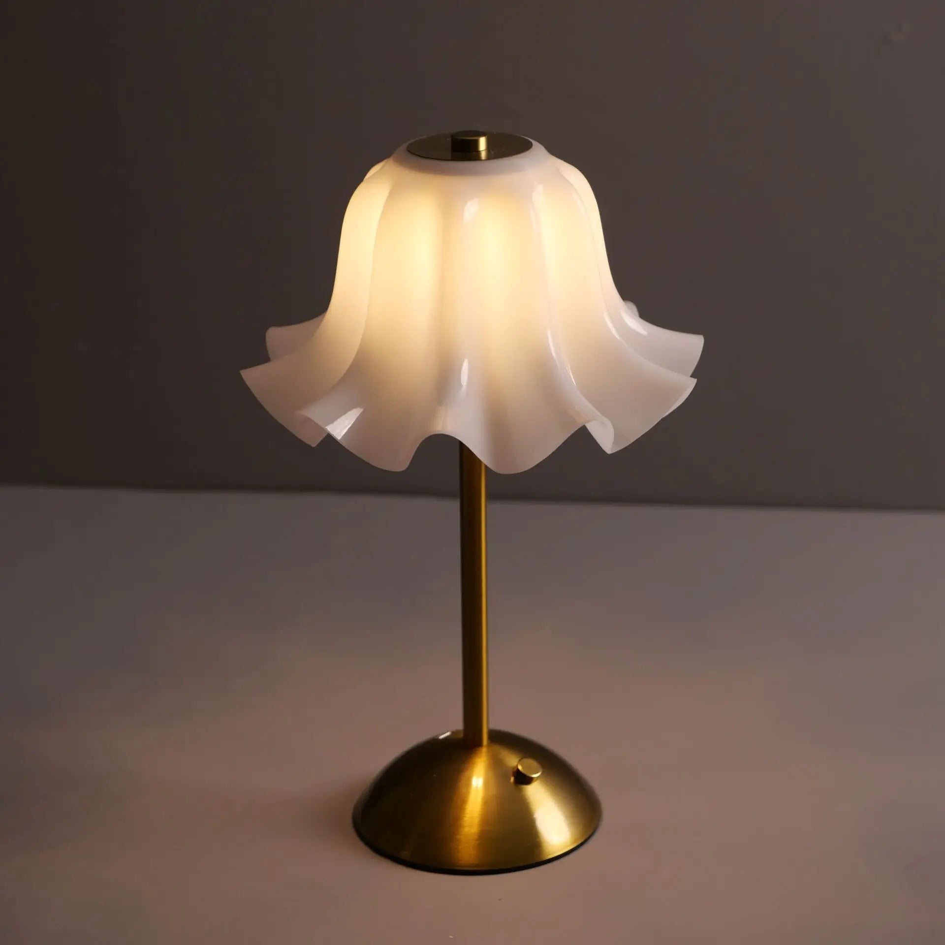 Modern Minimalist Flower Bud LED Table Lamp - Stylish Home Decor