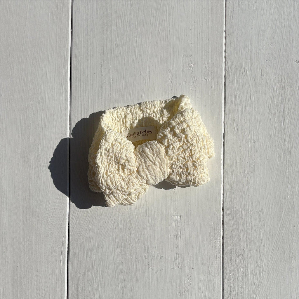 Essentīals Textured Bow