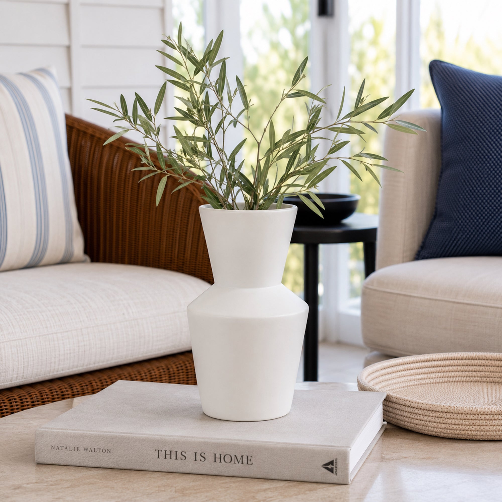 Dahlia Modern Ceramic Vase - Stylish Home Décor Accent