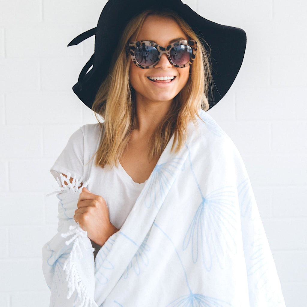 Luxurious Round Beach Towel & Picnic Blanket - Daydreaming Style
