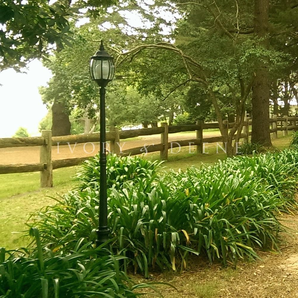 Elegant Victorian Garden Lamp Post - Classic Outdoor Lighting