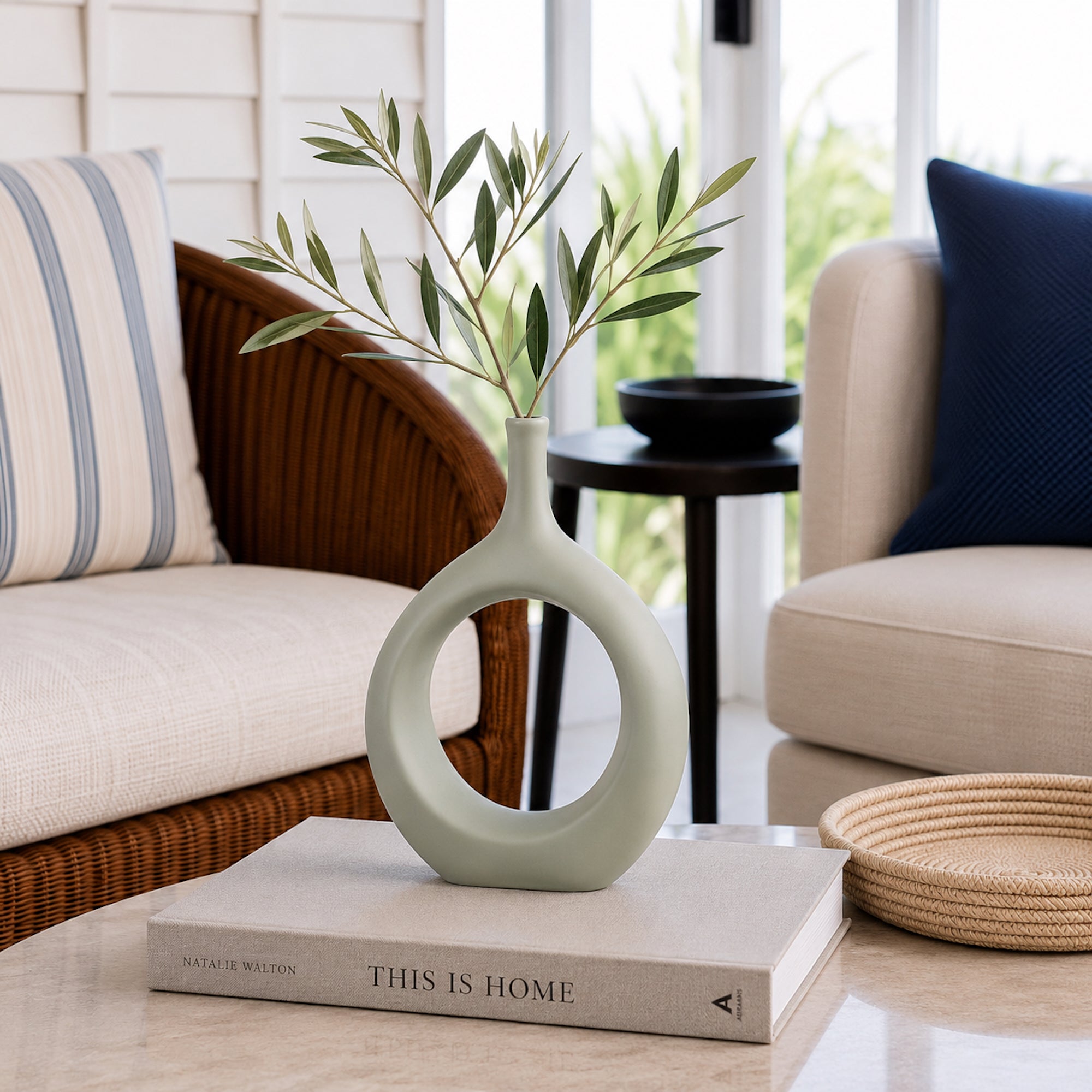 Magnolia Modern Ceramic Vase - Elegant Home Décor Accent