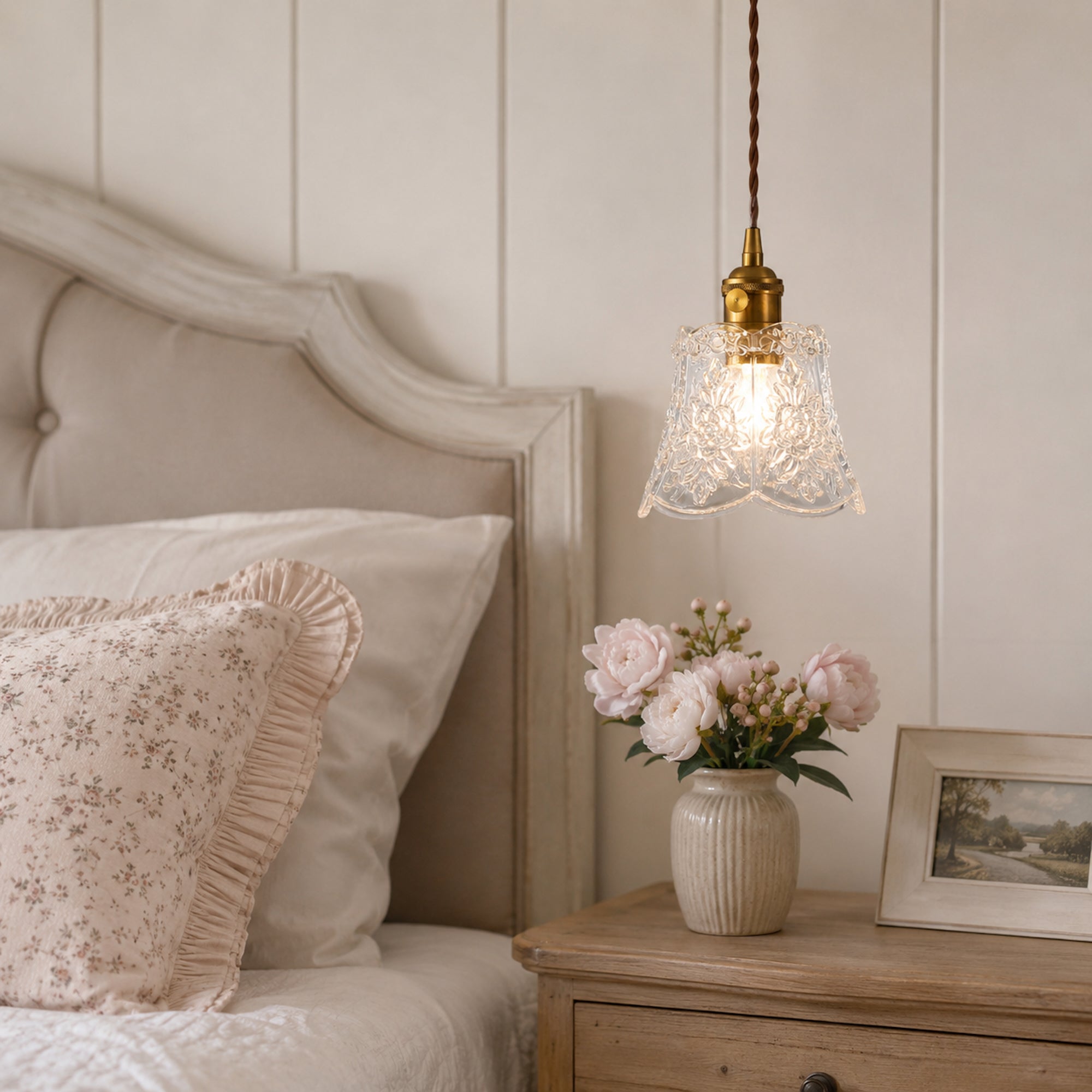 Mia Vintage Scallop Edge Glass Pendant Light - Elegant & Adjustable
