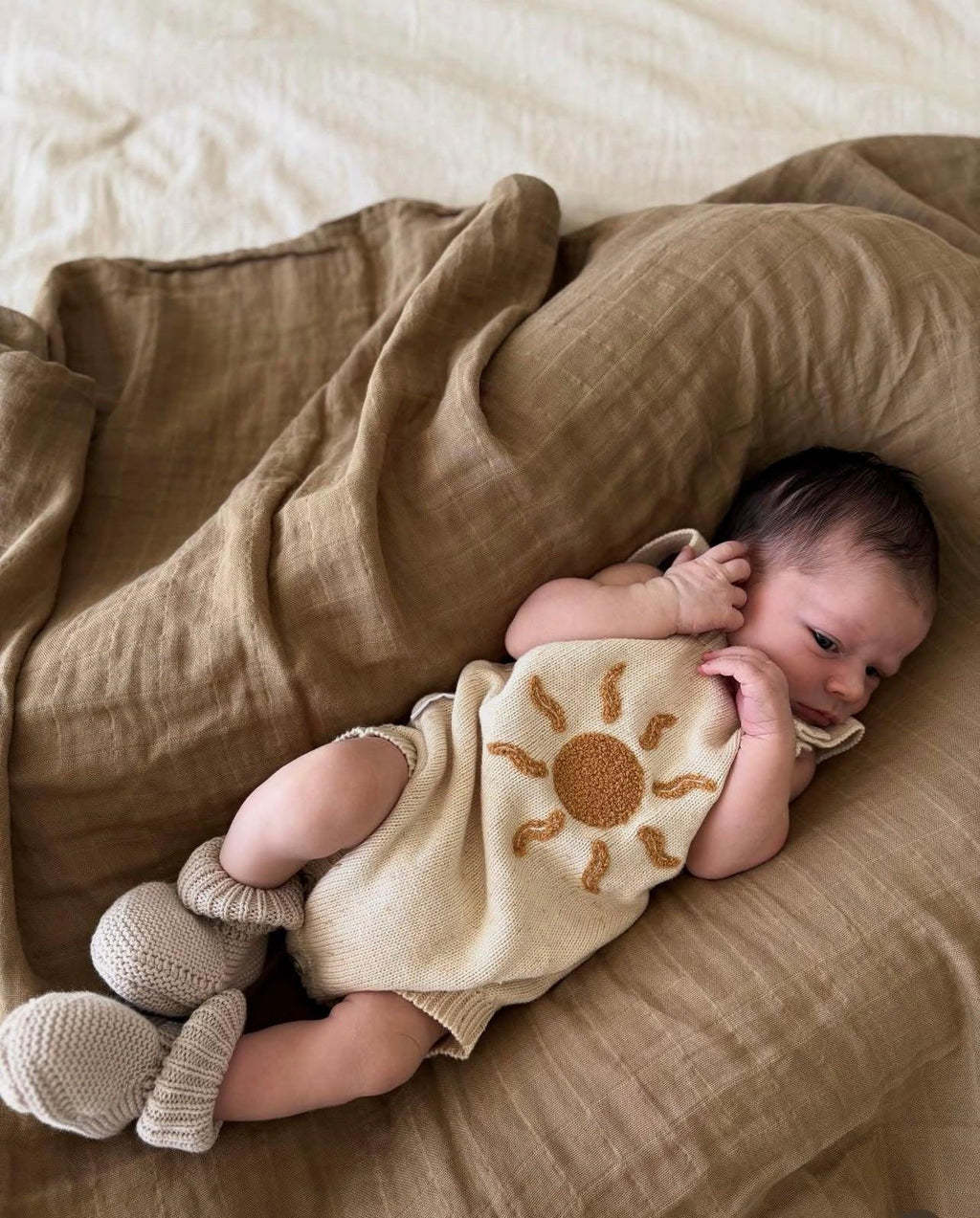 Essentīals Organic Muslin Swaddle - Soft & Versatile Dusty Brown