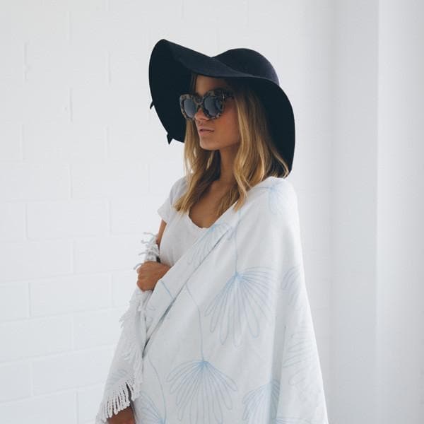 Luxurious Round Beach Towel & Picnic Blanket - Daydreaming Style