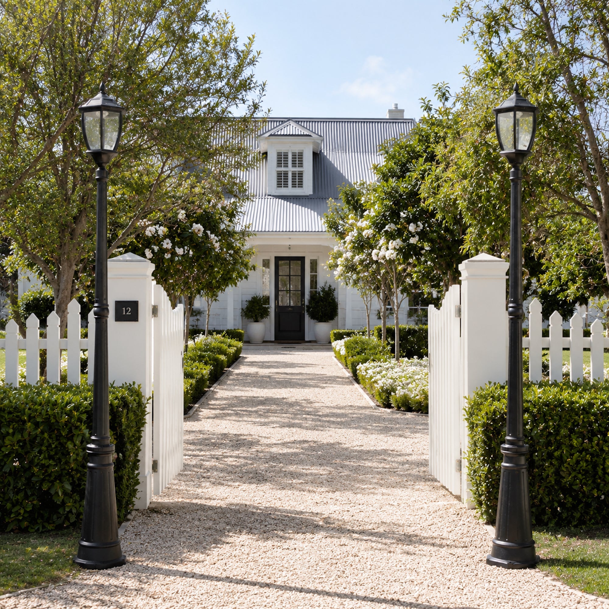 Ivory & Deene Solar Garden Light Post - Elegant Black Design