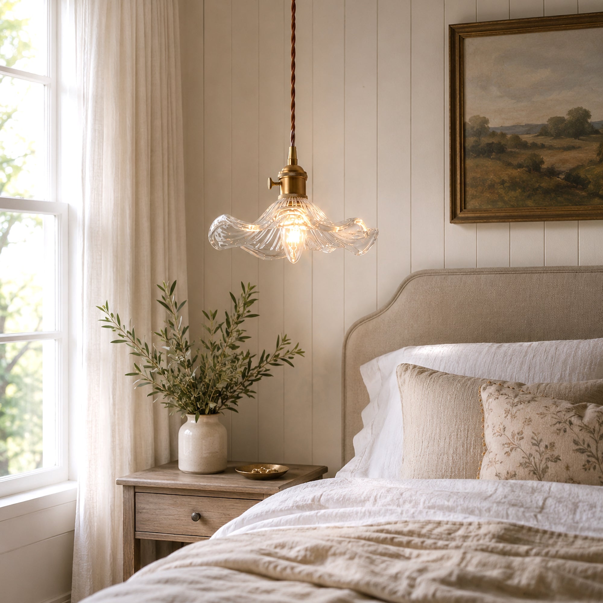 Jenna Vintage Scallop Edge Glass Pendant Light in Gold